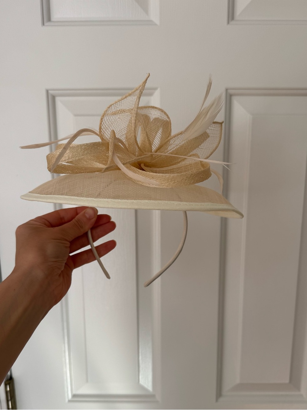 Source Unknown Cream Fascinator Headband with Feather Trim